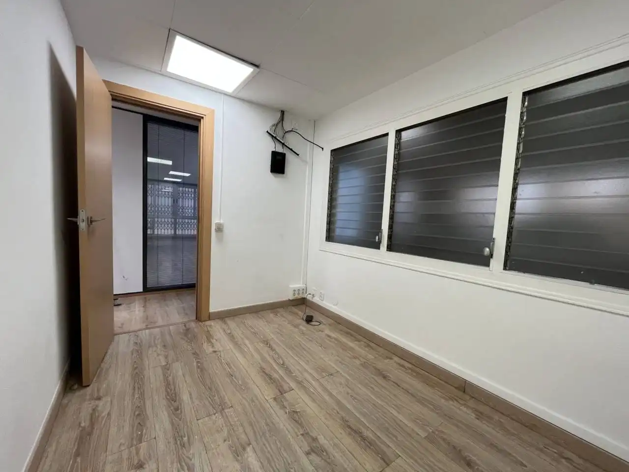 Büro zur Miete in Barcelona mit Klimaanlage, Heizung und Alarm