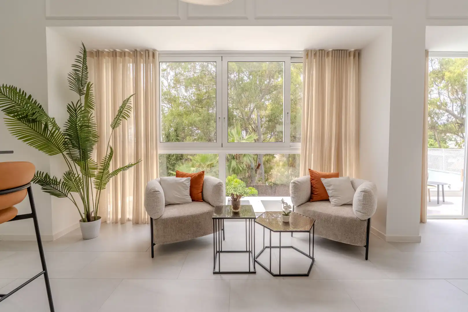 Sala d'estar de Casa o xalet de lloguer en Marbella amb Aire condicionat, Calefacció i Jardí privat