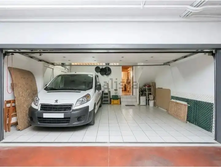 Parking de Casa adosada en venta en Alicante / Alacant con Aire acondicionado, Calefacción y Jardín privado