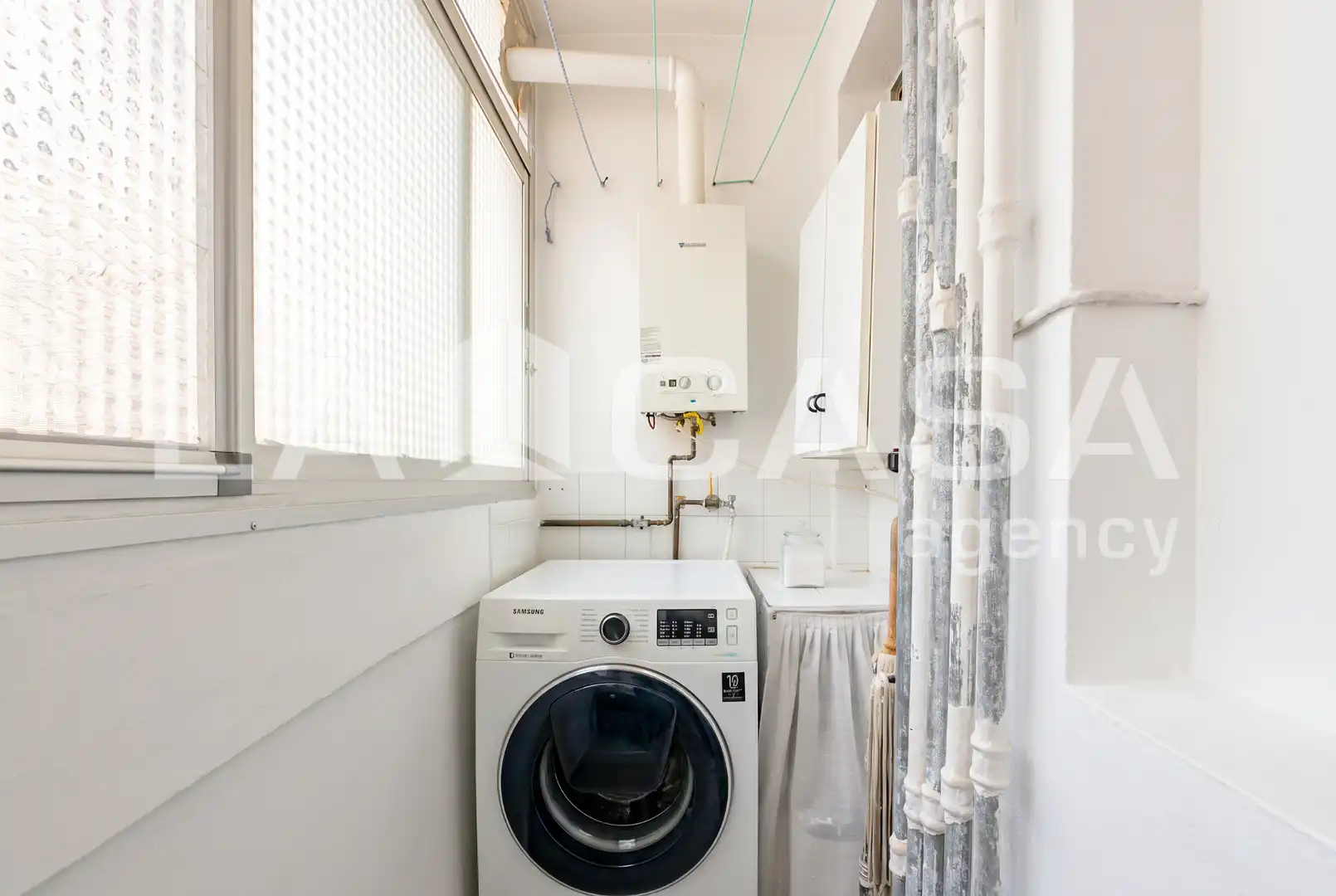 Bathroom of Flat for sale in Valencia  with Oven and Washing machine
