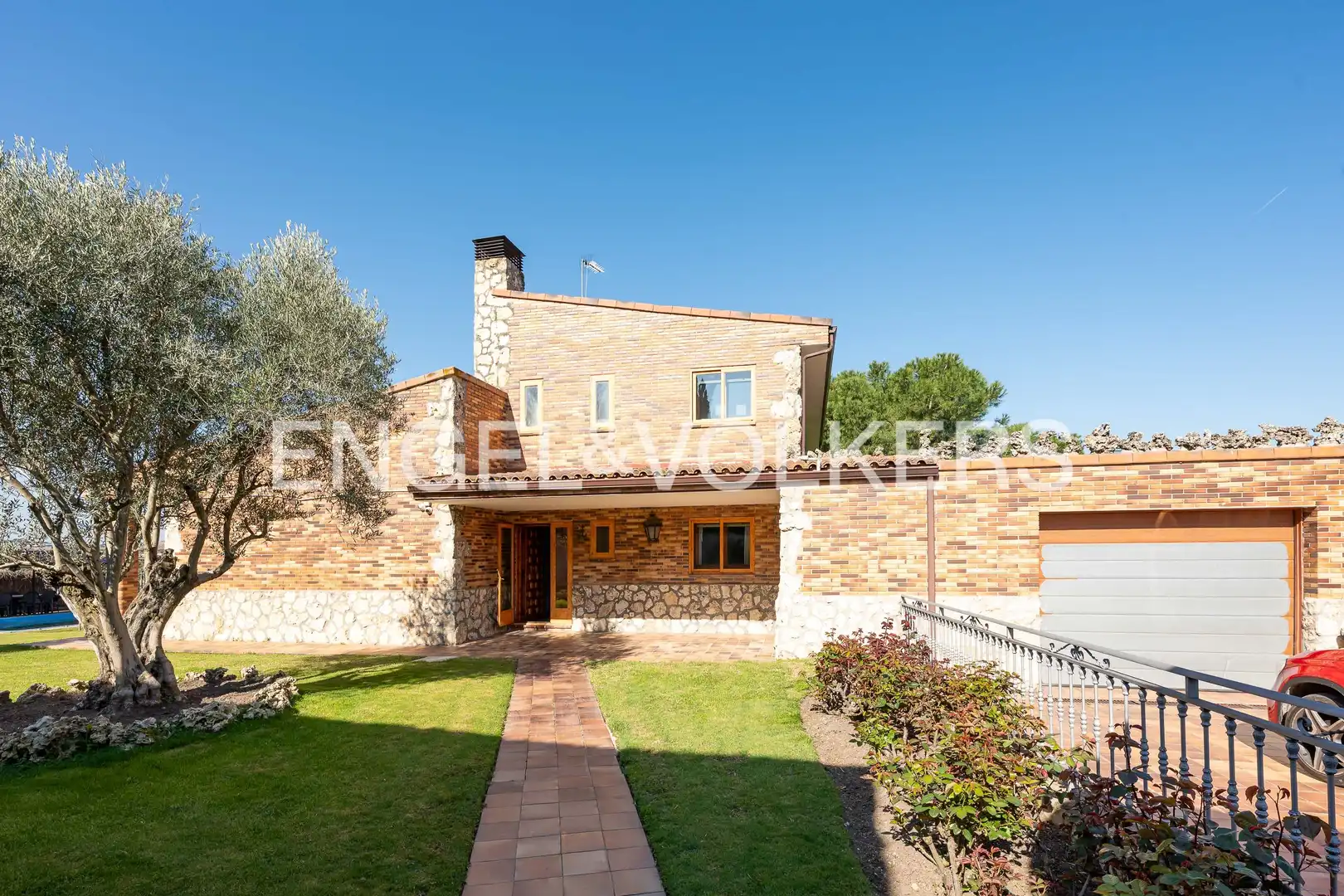Exterior view of Houses for sale in Tres Cantos  with Heating, Private garden and Terrace