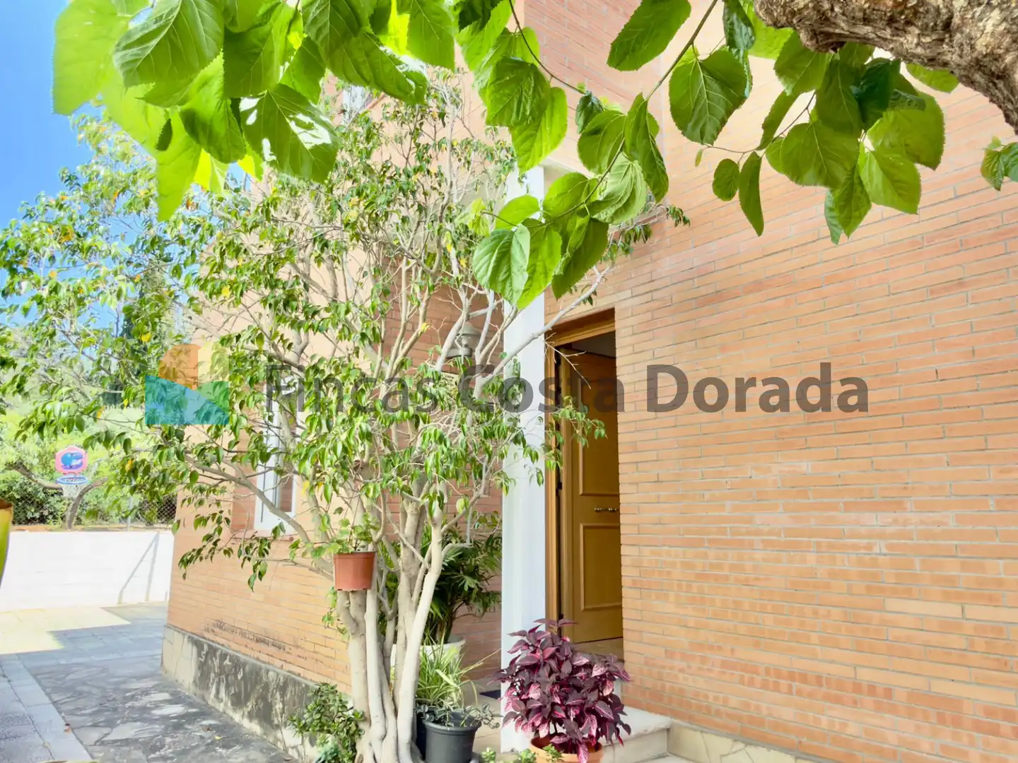 Exterior view of Houses for sale in Cubelles  with Air Conditioner, Private garden and Parquet flooring
