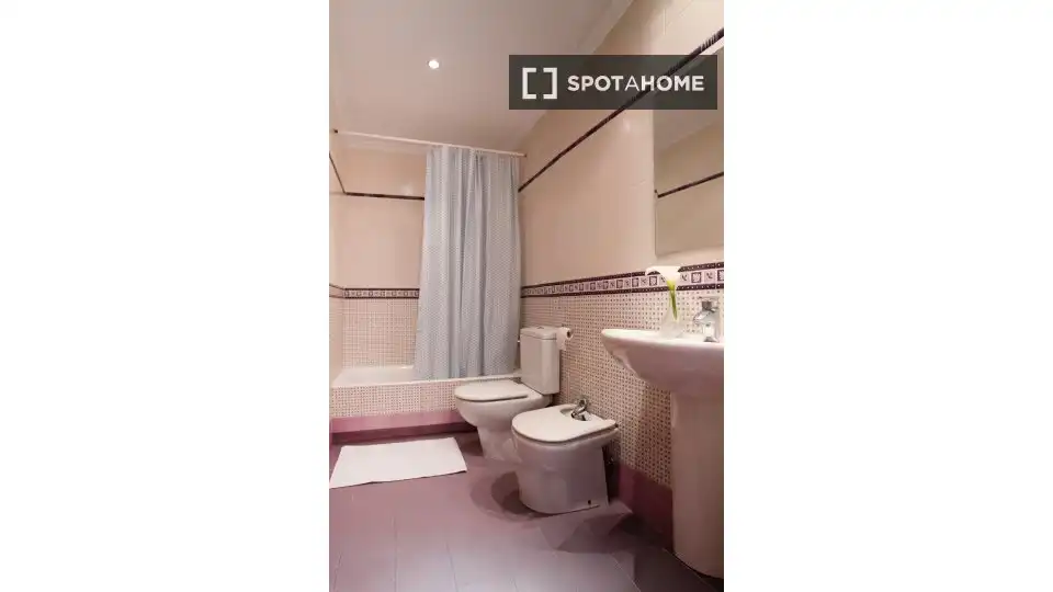 Badezimmer von Wohnungen zur untervermieten in Donostia - San Sebastián  mit Klimaanlage, Heizung und Terrasse