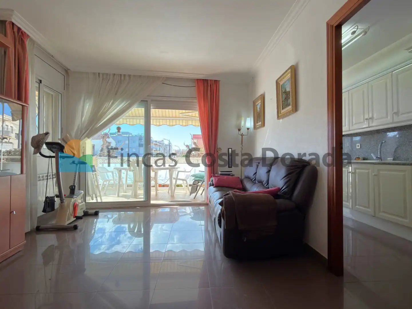 Sala de estar de Planta baja en venta en Cubelles con Aire acondicionado, Calefacción y Jardín privado