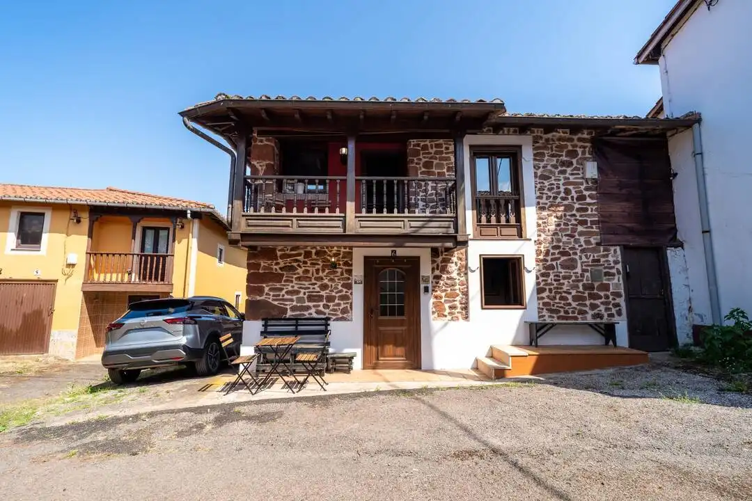 Vista exterior de Casa o xalet de lloguer en Villaviciosa amb Calefacció, Jardí privat i Terrassa