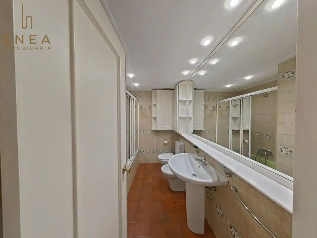 Badezimmer von Wohnung zum Verkauf in Vitoria - Gasteiz mit Heizung, Terrasse und Abstellraum