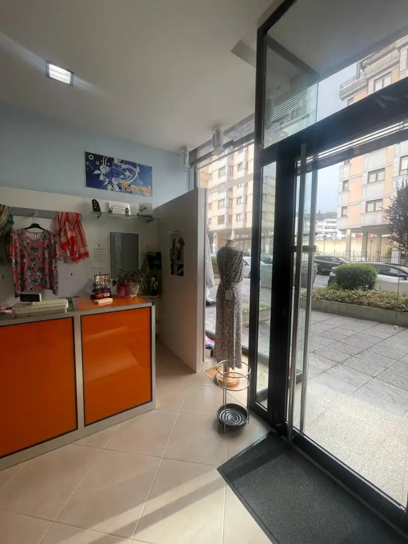 Locale commerciale in vendita a Rúa Luis Seoane Pintor, imagen 11