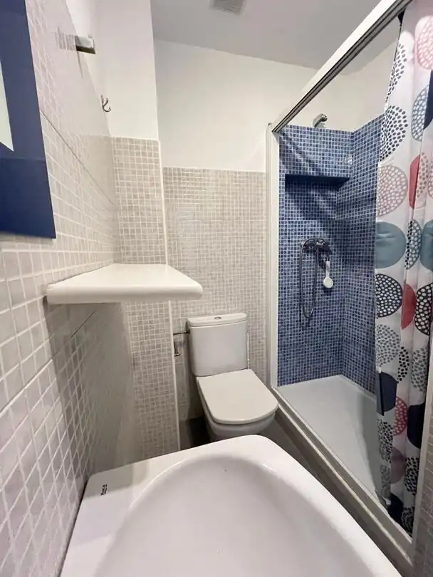 Badezimmer von Wohnung zum Verkauf in Barañáin / Barañain mit Heizung und Balkon