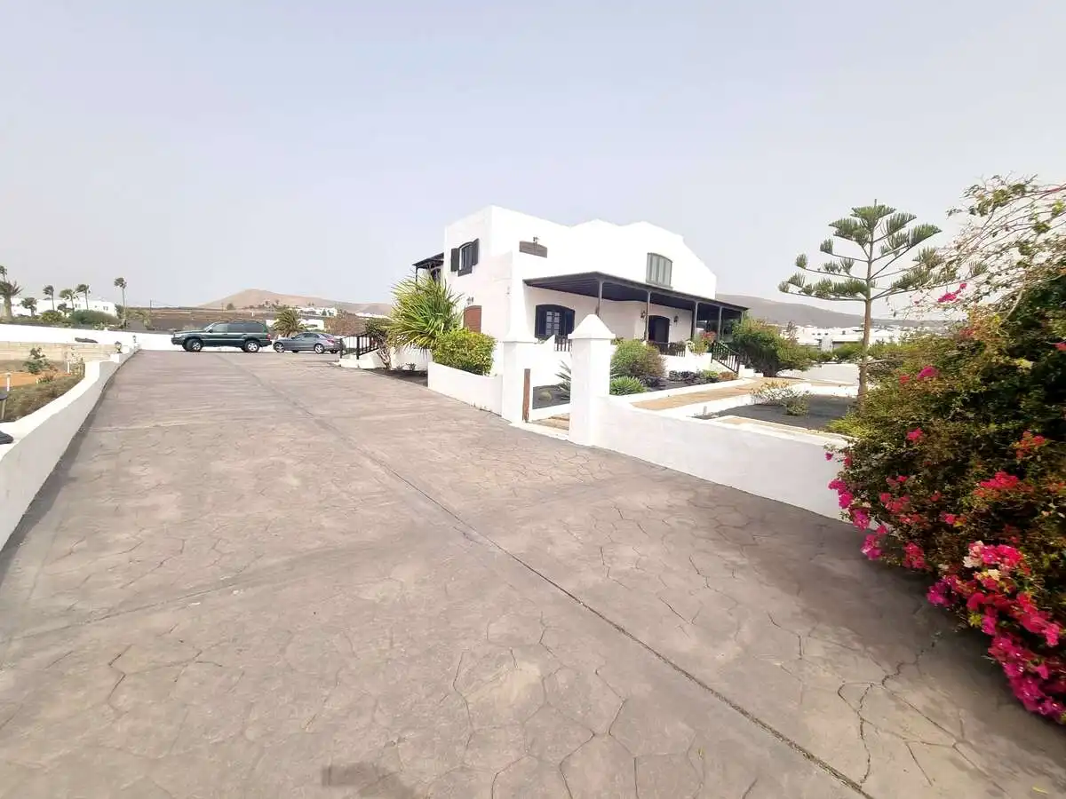 Vista exterior de Casa o chalet en venta en Tías con Jardín privado, Terraza y Amueblado