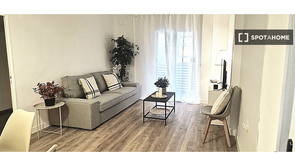Living room of Flat to rent in  Madrid Capital  with Air Conditioner, Heating and Furnished