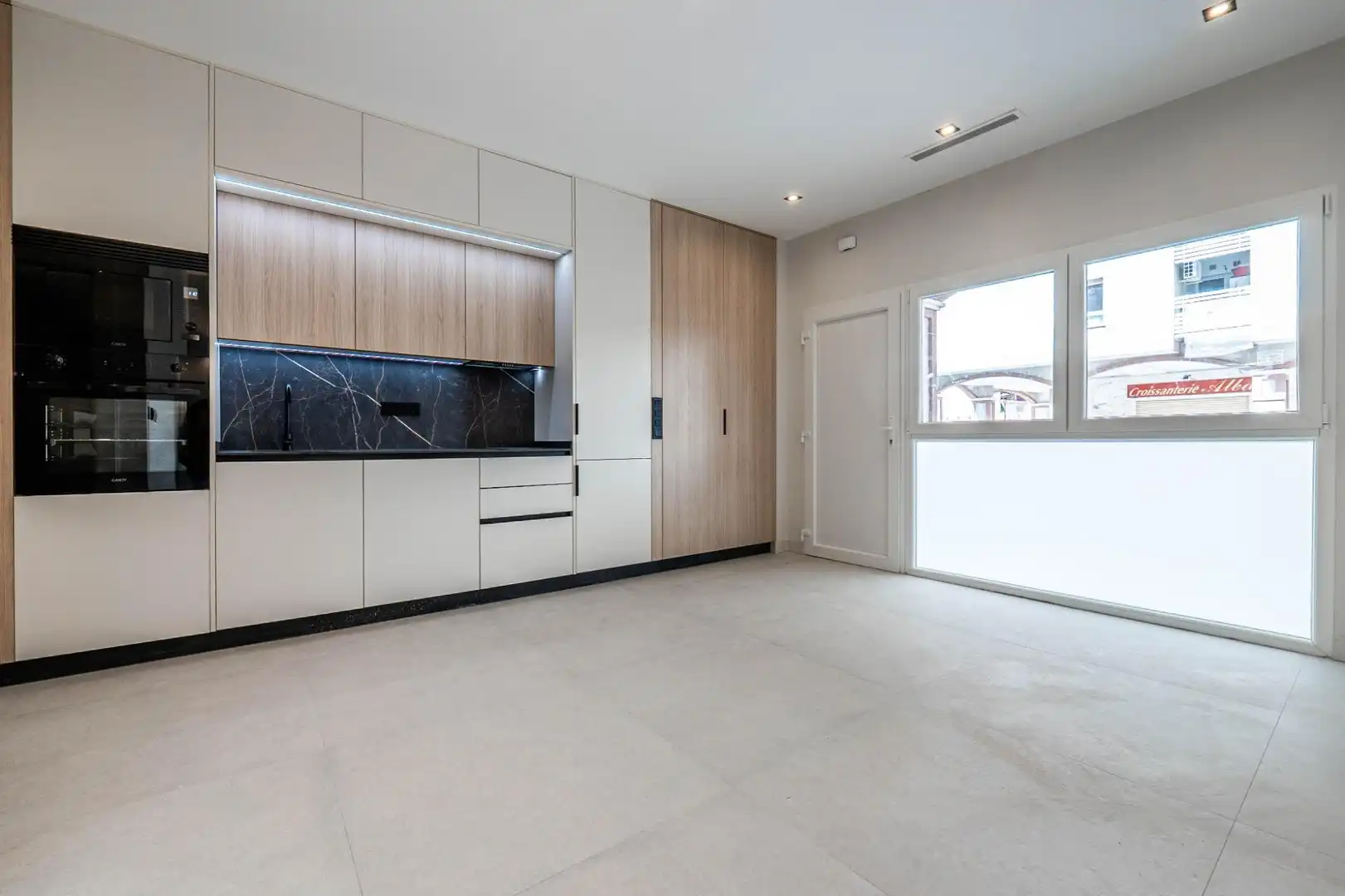 Cuina de Apartament en venda en Granada amb Aire condicionat i Calefacció