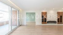 Living room of Apartment to rent in  Barcelona Capital  with Air Conditioner, Heating and Parquet flooring