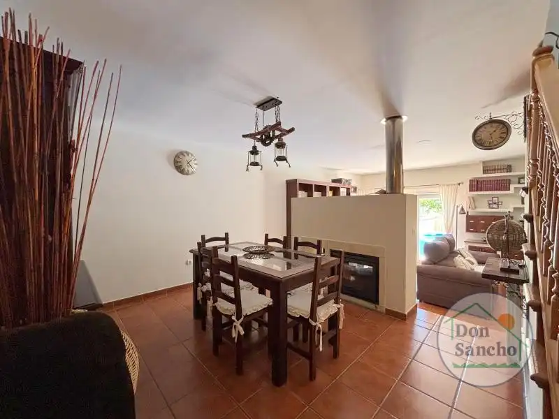 Comedor de Casa adosada en venta en Cabezón de Pisuerga con Calefacción, Jardín privado y Terraza