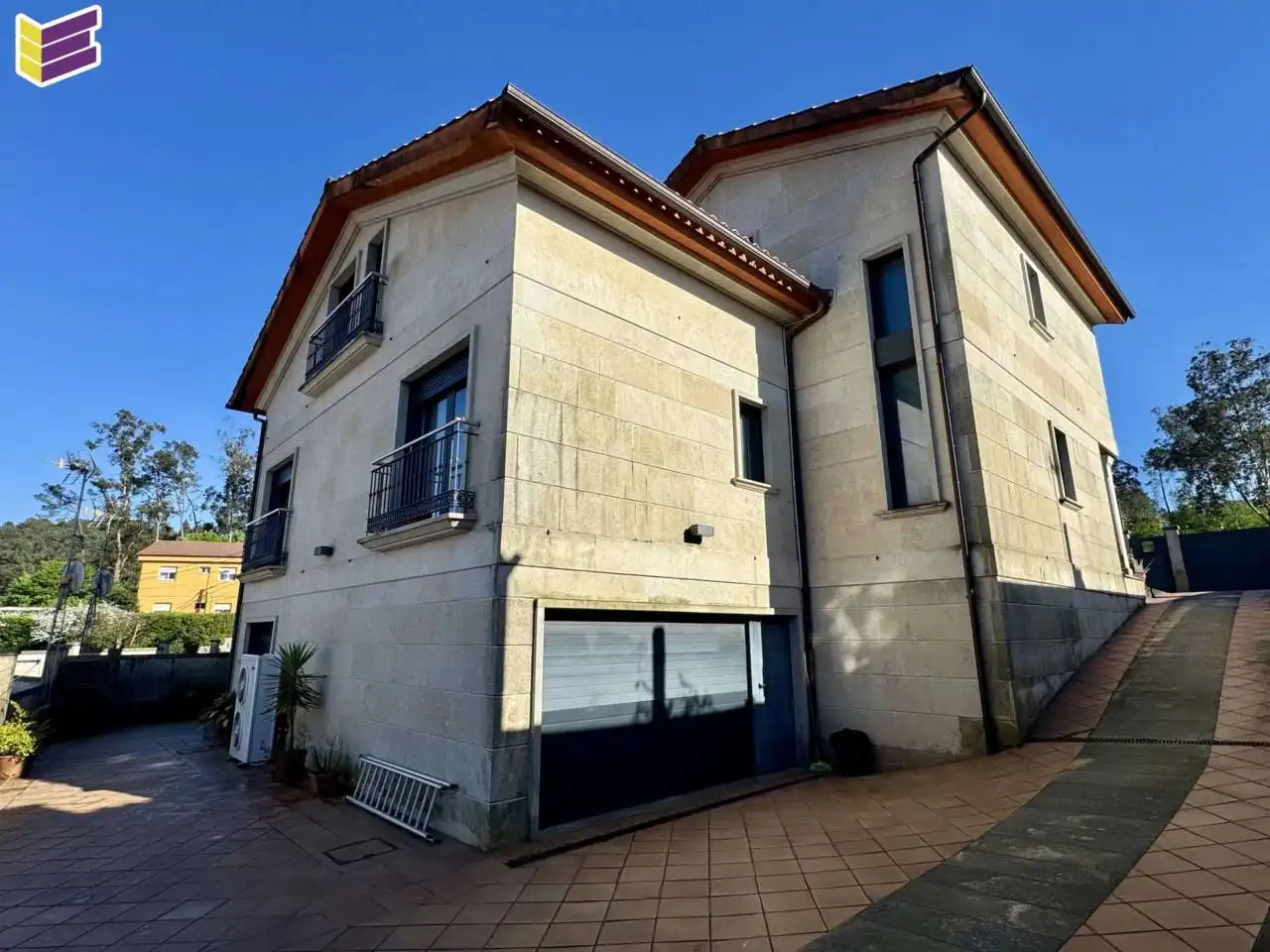 Vista exterior de Casa o xalet en venda en O Porriño   amb Calefacció, Jardí privat i Parquet