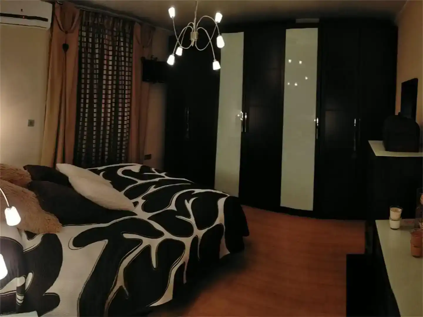 Dormitori de Casa adosada en venda en Linares amb Aire condicionat, Jardí privat i Parquet