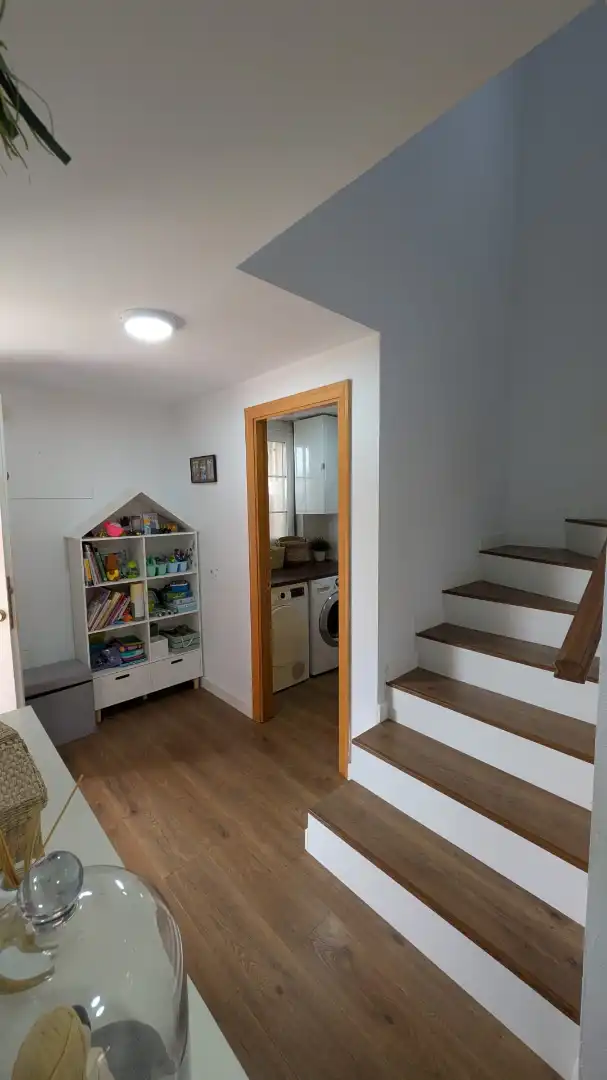 Casa adosada en venta en La Pobla de Vallbona con Aire acondicionado, Calefacción y Jardín privado