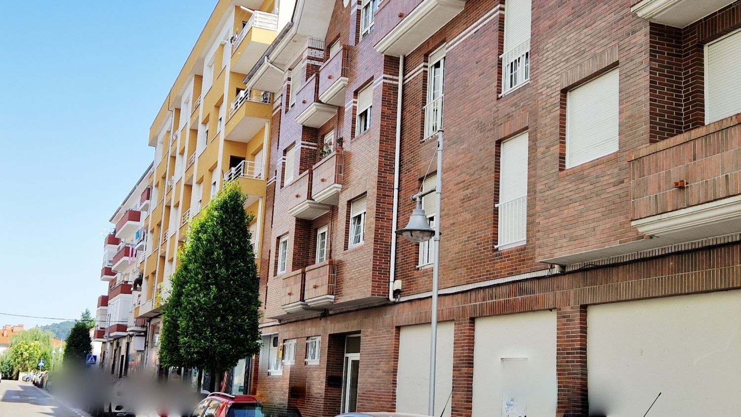 Vista exterior de Pis en venda en Torrelavega  amb Calefacció, Traster i Moblat