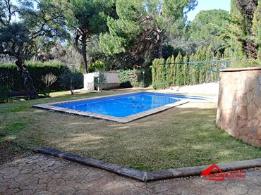 Casa rústica amb piscina en venda a Periurbano Oeste - Sierra