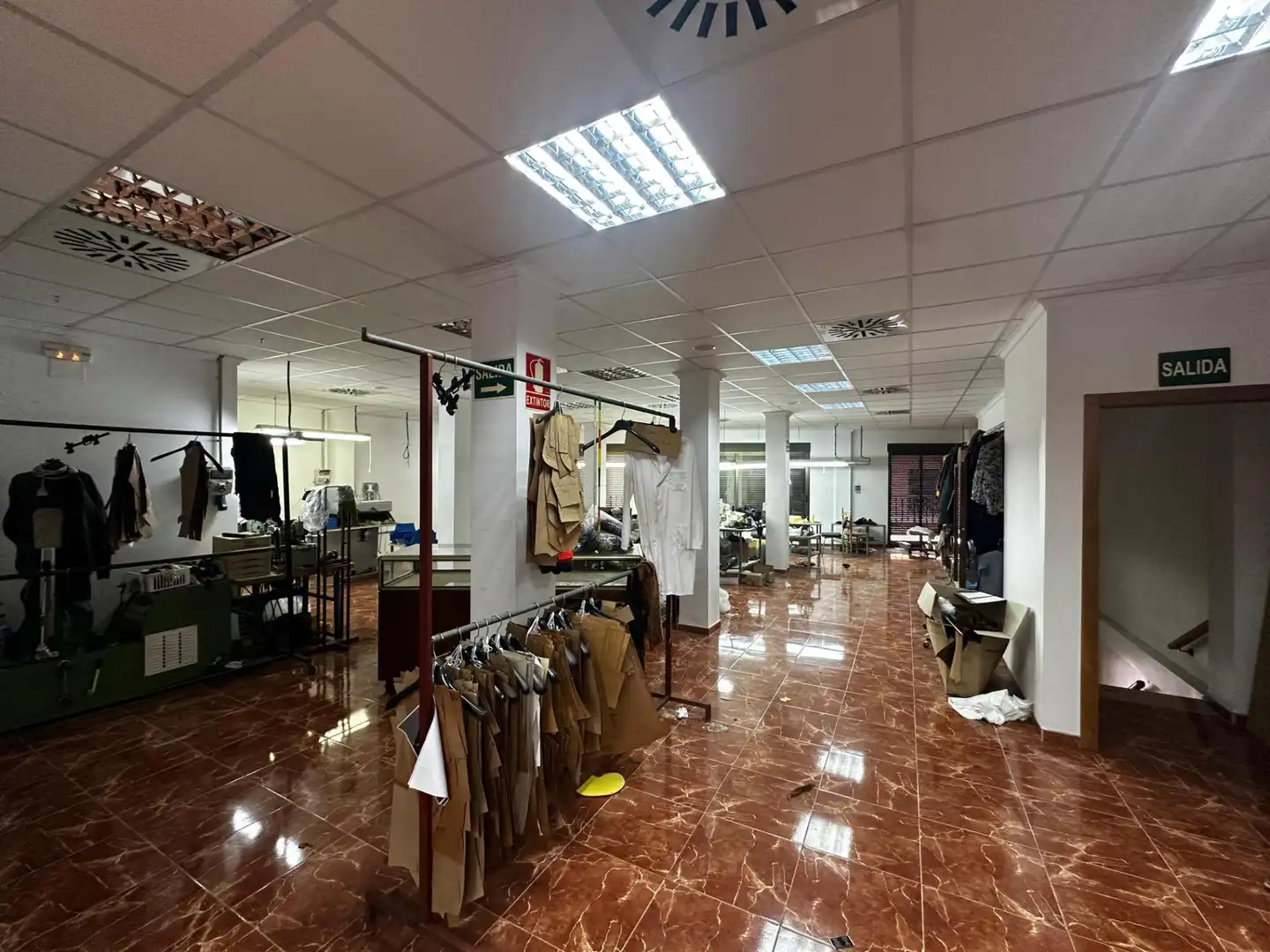 Buildings for sale in Llombai