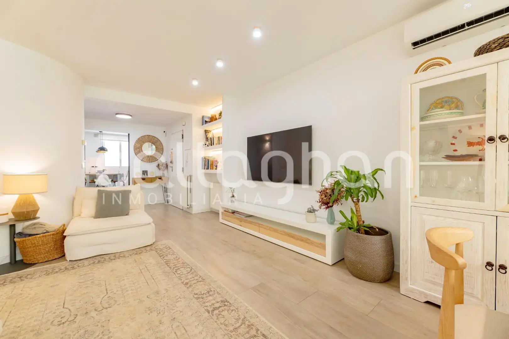 Sala de estar de Casa adosada en venta en Godella con Aire acondicionado, Calefacción y Jardín privado