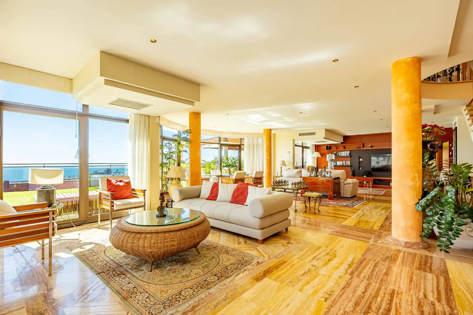 Sala d'estar de Casa o xalet en venda en San Bartolomé de Tirajana amb Aire condicionat, Jardí privat i Terrassa