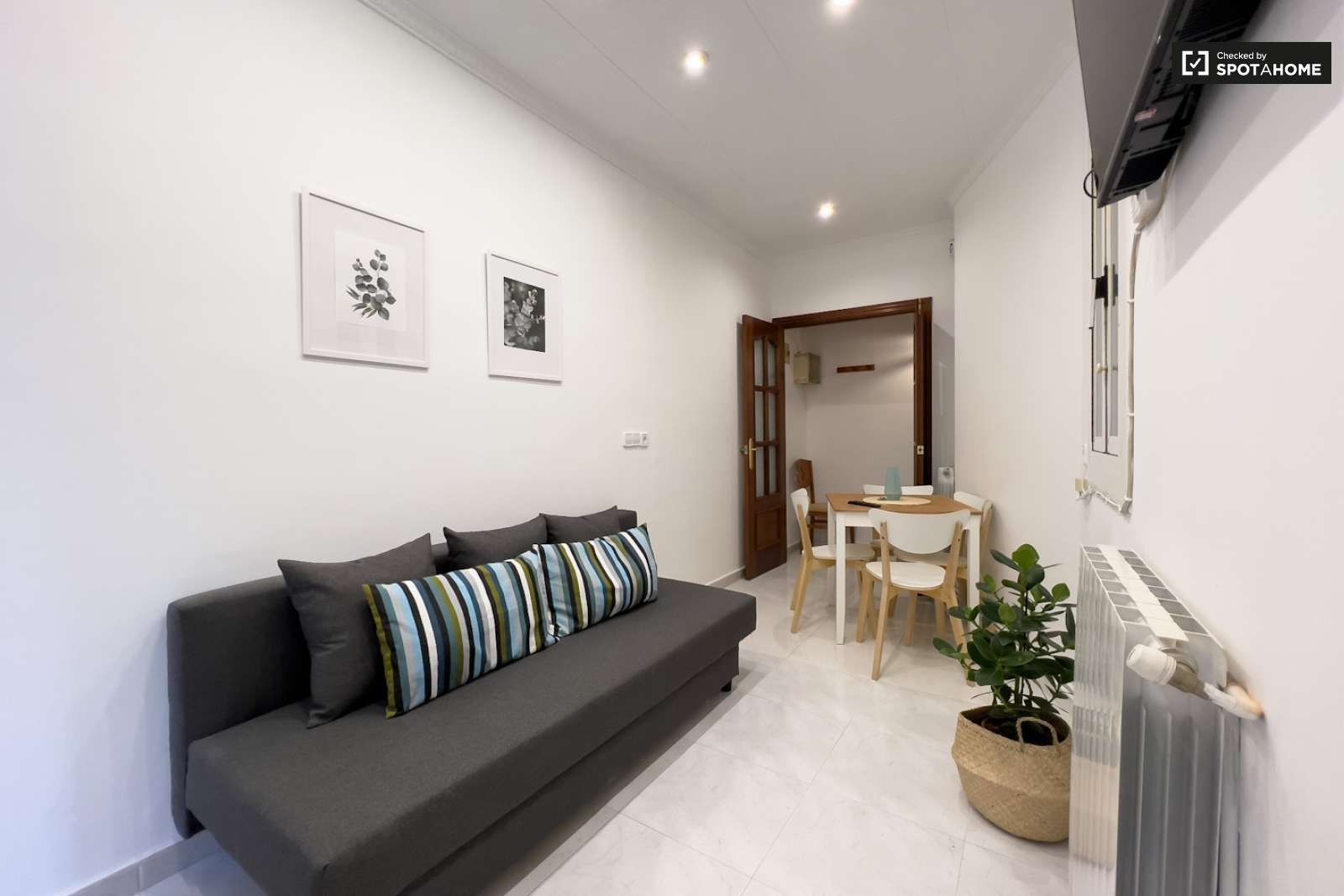 Living room of Apartment to share in  Barcelona Capital  with Air Conditioner, Heating and Terrace