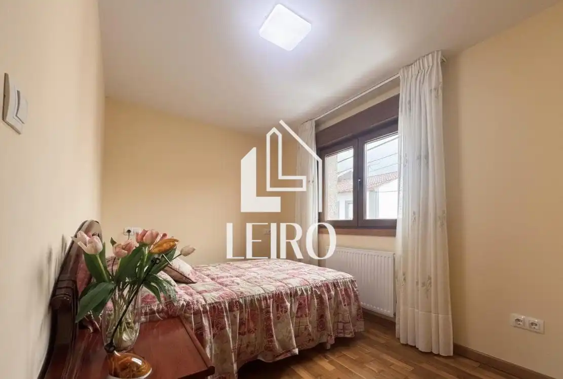 Habitación de Casa o chalet en venta en Vilagarcía de Arousa con Calefacción, Terraza y Trastero