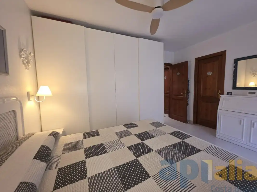 Habitación de Casa adosada en venta en Castell d'Aro, Platja d'Aro i s'Agaró con Calefacción, Jardín privado y Piscina comunitaria