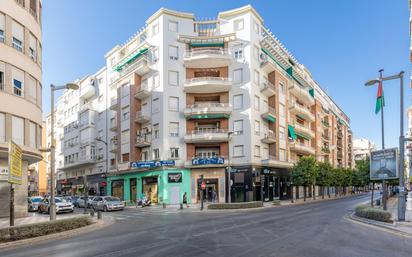 Vista exterior de Pis en venda en  Granada Capital amb Terrassa i Balcó