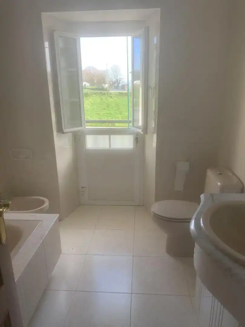 Baño de Piso en venta en Aranga con Jardín privado, Trastero y Amueblado