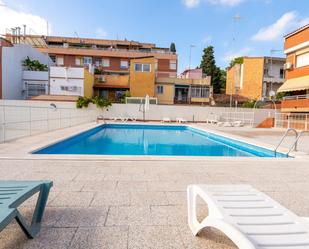 Piscina de Casa adosada en venda en Sant Boi de Llobregat amb Aire condicionat, Terrassa i Balcó