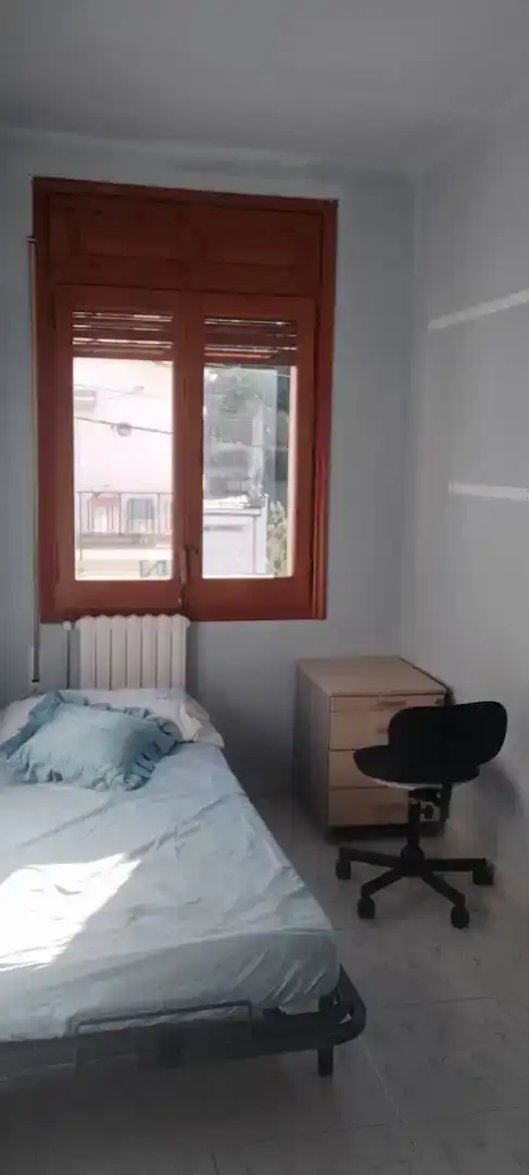 Dormitori de Pis per a compartir en Monistrol de Calders amb Moblat, Forn i Rentadora