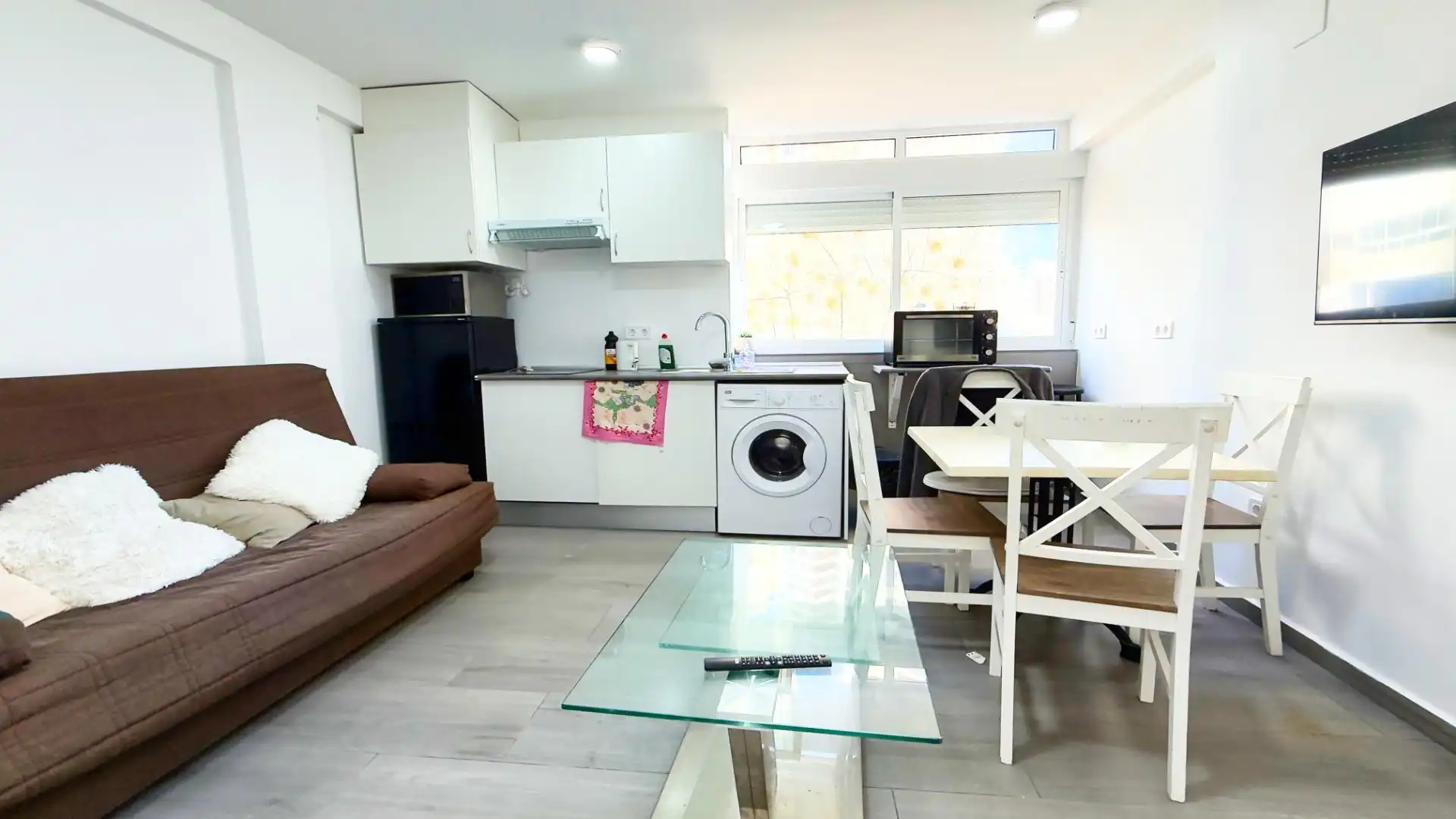 Sala d'estar de Local en venda en Benidorm amb Aire condicionat i Moblat