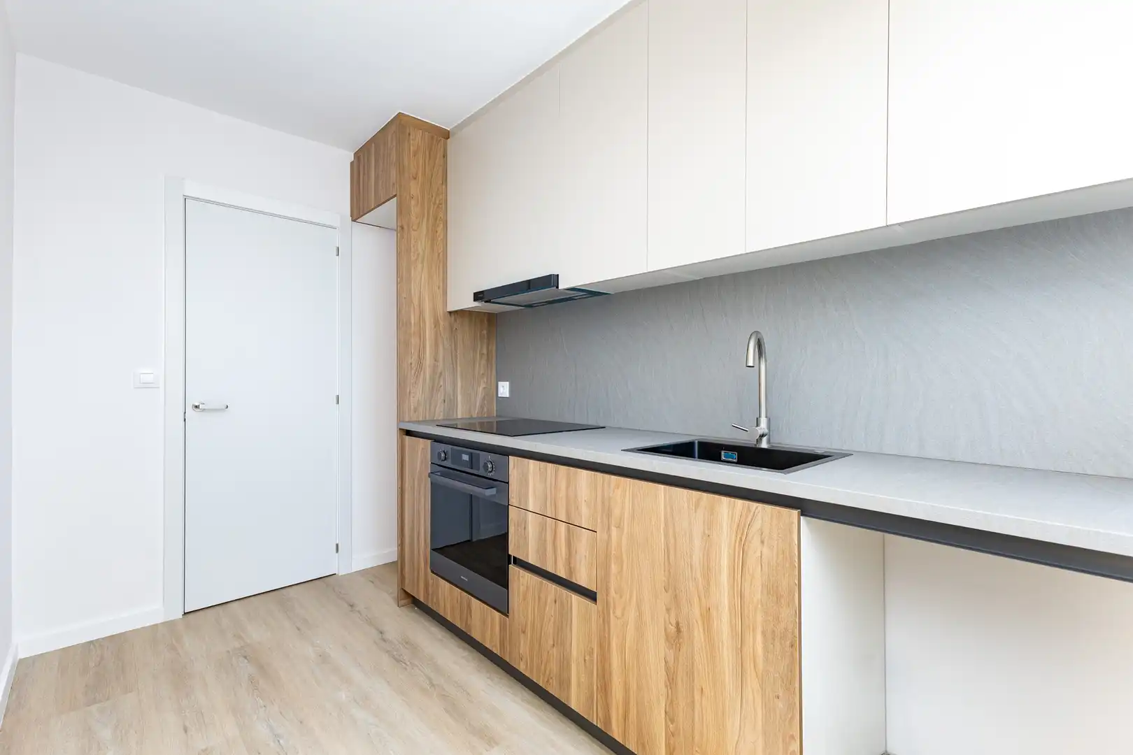 Cocina de Piso en venta en Badia del Vallès con Horno, Balcón y Alarma