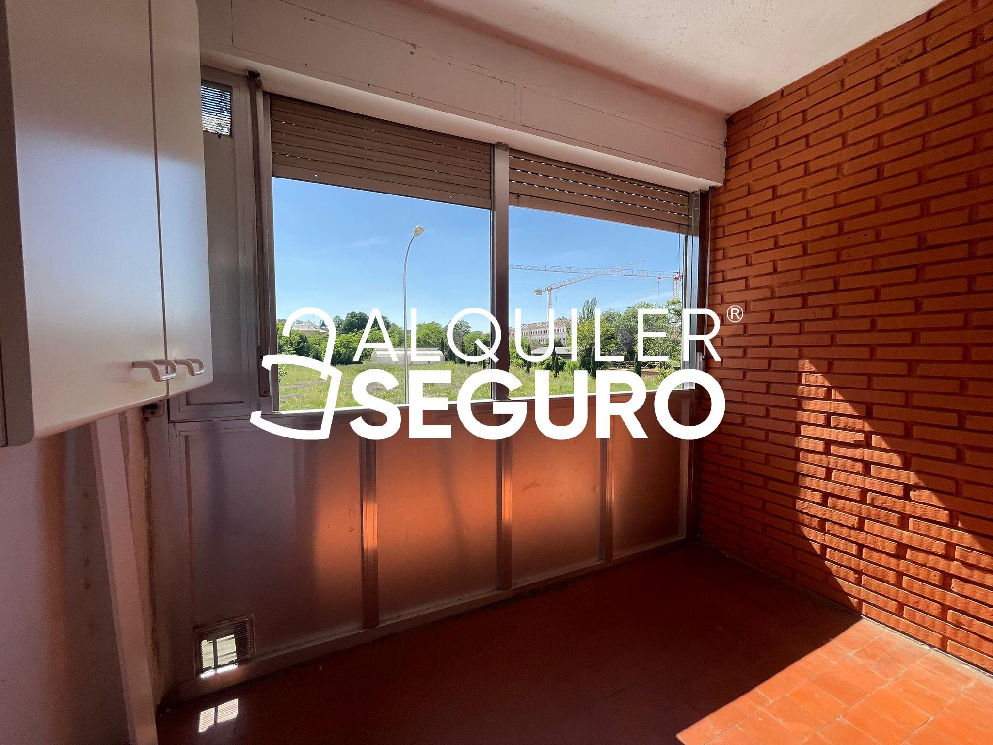 Exterior view of Flat to rent in  Madrid Capital  with Heating and Terrace