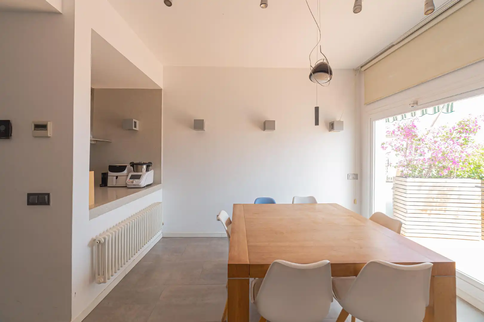 Comedor de Casa adosada en venta en Barcelona con Aire acondicionado, Calefacción y Jardín privado