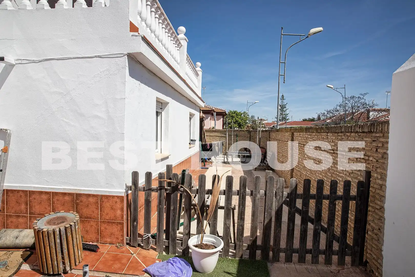 Vista exterior de Casa o xalet en venda en Almonte amb Jardí privat i Terrassa