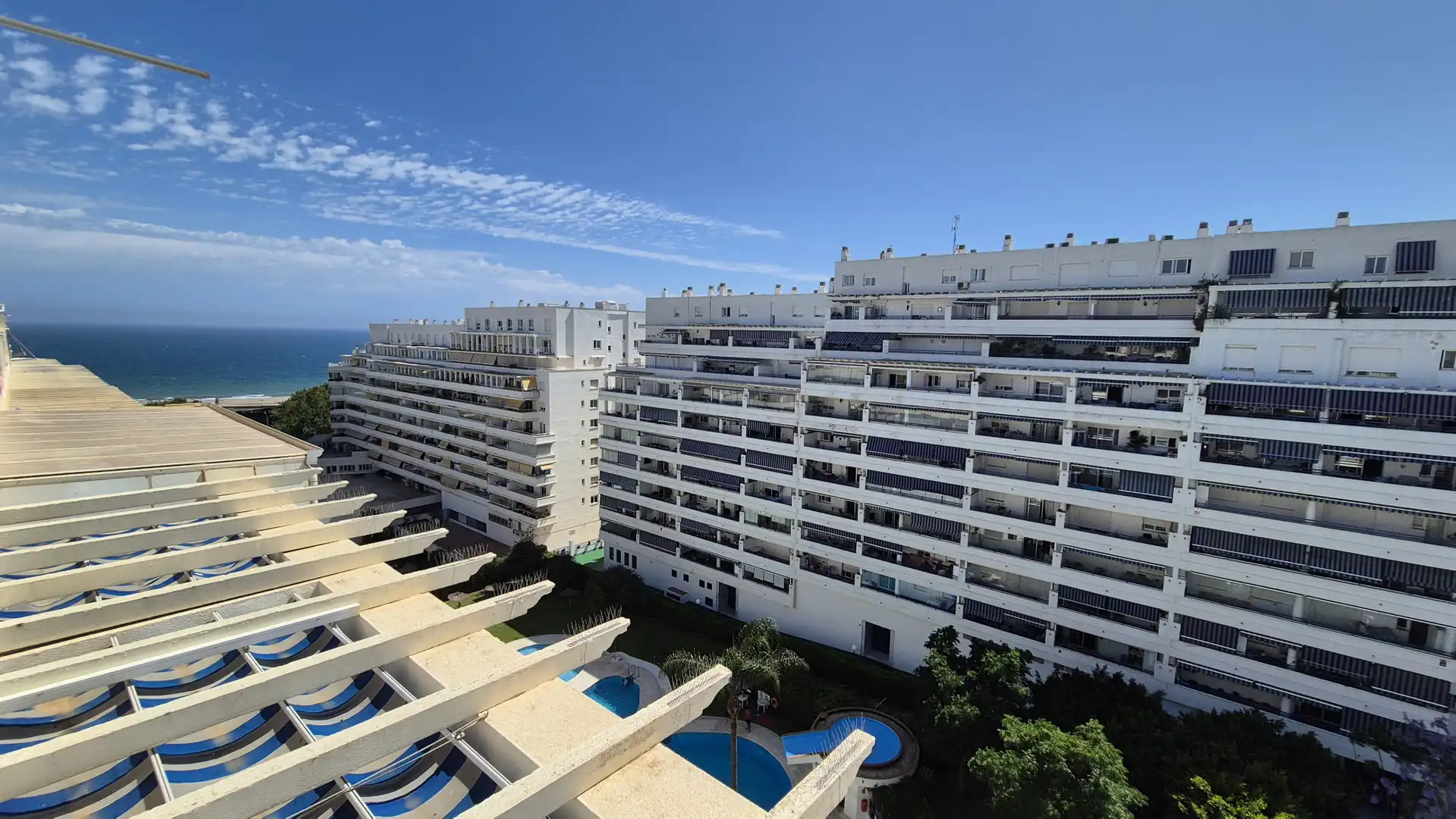 Vista exterior de Ático de alquiler en Marbella con Aire acondicionado, Terraza y Trastero