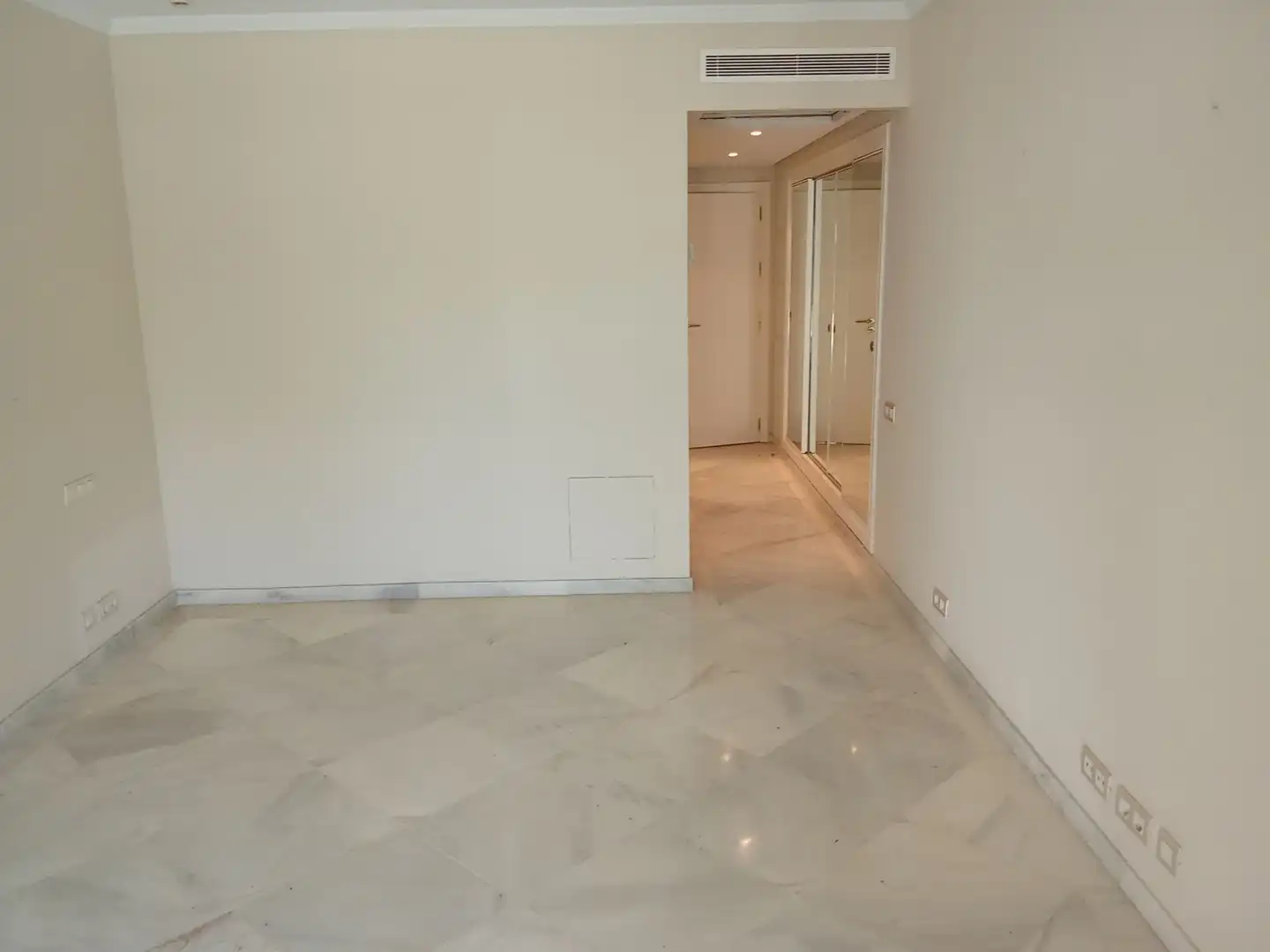 Piso en venta en Marbella con Aire acondicionado, Terraza y Amueblado