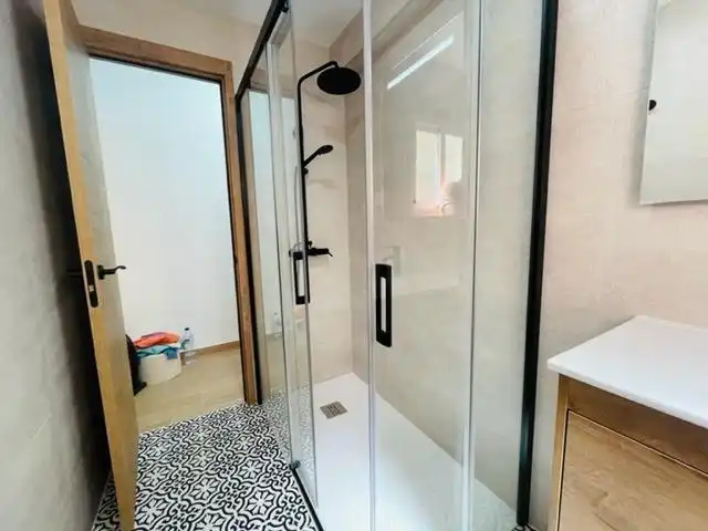 Baño de Piso de alquiler en Elche / Elx con Terraza, Amueblado y Balcón