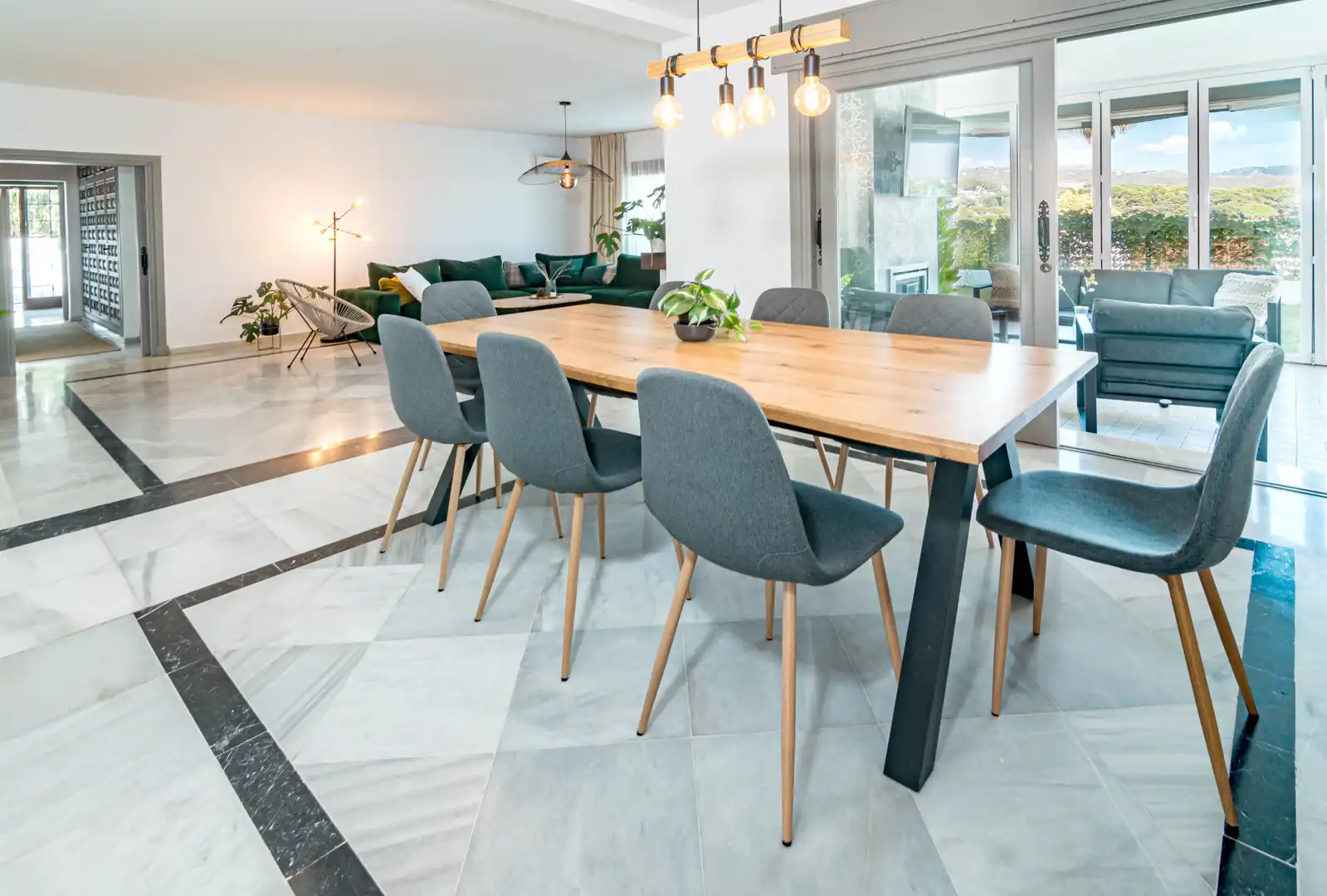 Menjador de Casa o xalet de lloguer en Marbella amb Aire condicionat, Jardí privat i Parquet