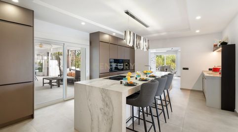 Villa Rubí  Nueva Atalaya, Estepona 4.200.000  Escritura única  Villa principal y casa de huéspedes independiente, imatge 4