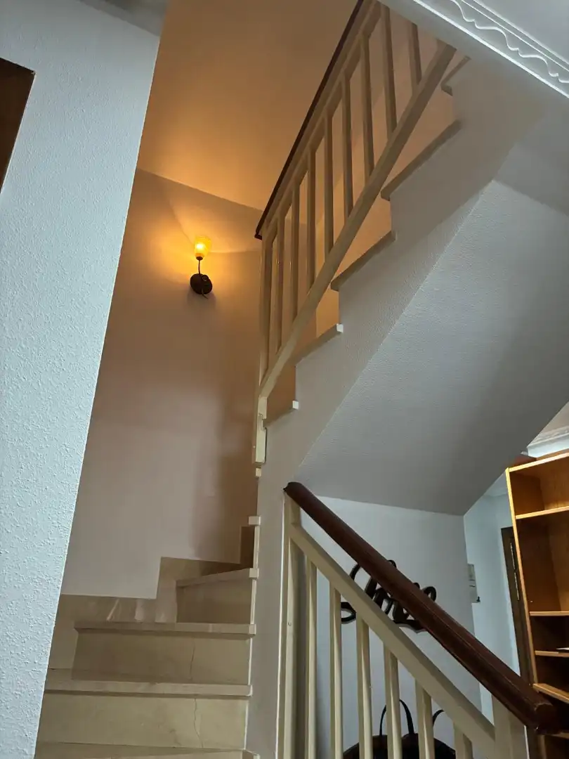 Maisonette zum Verkauf in Velilla de San Antonio mit Klimaanlage, Heizung und Terrasse