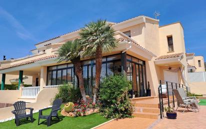 Vista exterior de Casa adosada en venda en Benicasim / Benicàssim amb Aire condicionat, Terrassa i Piscina