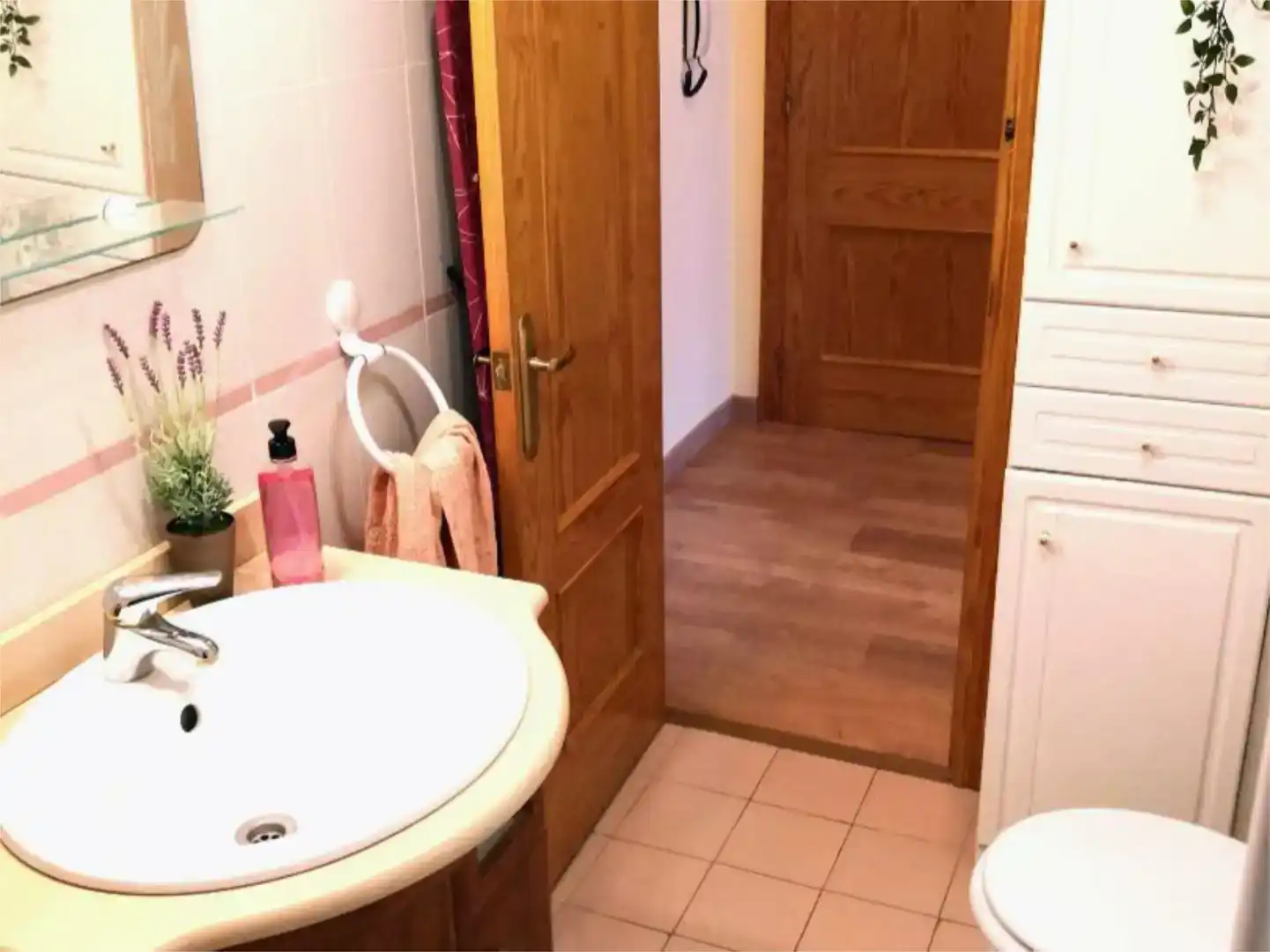 Badezimmer von Wohnung zur Miete in Suances mit Privatgarten, Parkett und Abstellraum
