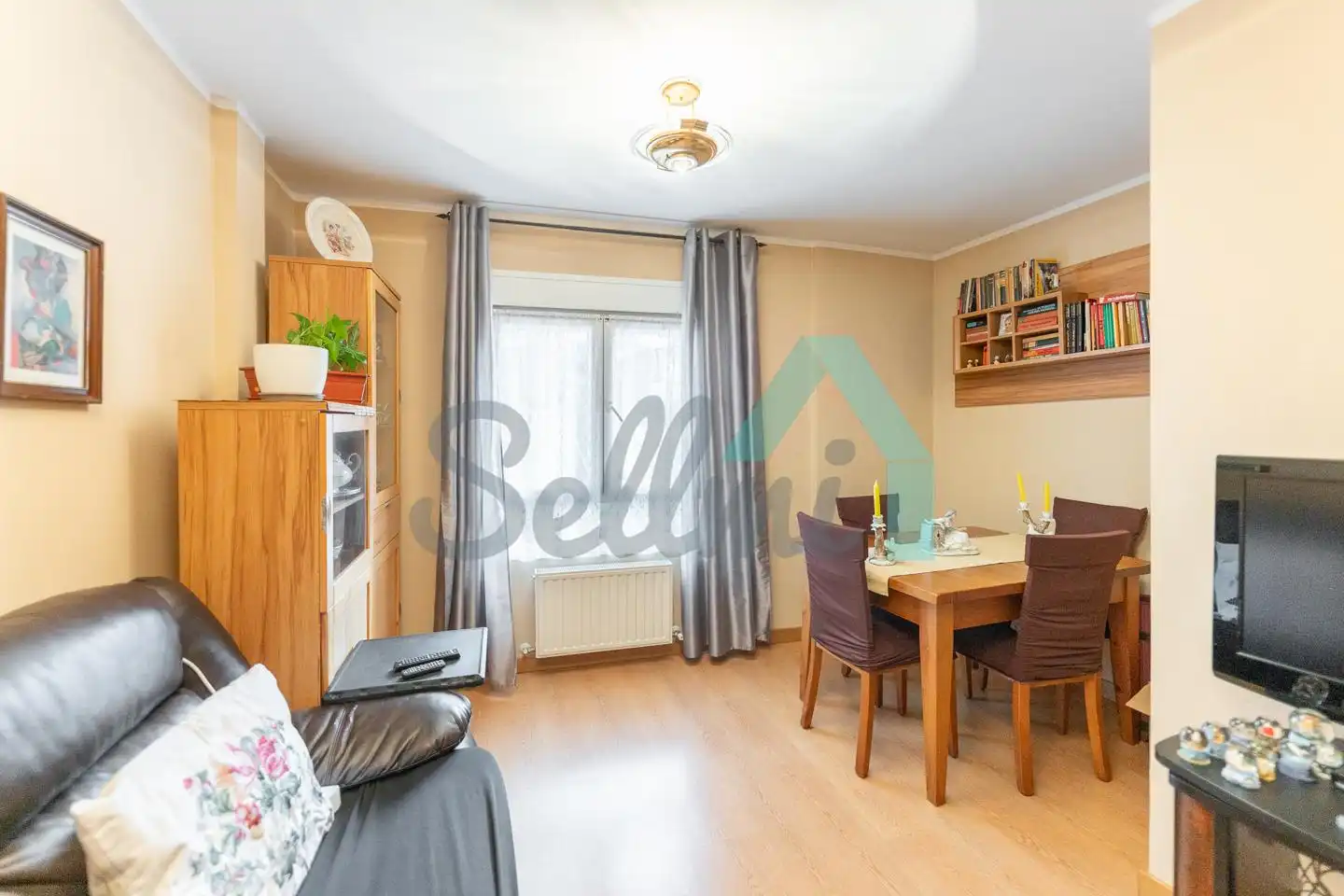 Wohnzimmer von Erdgeschoss zum Verkauf in Aller mit Heizung