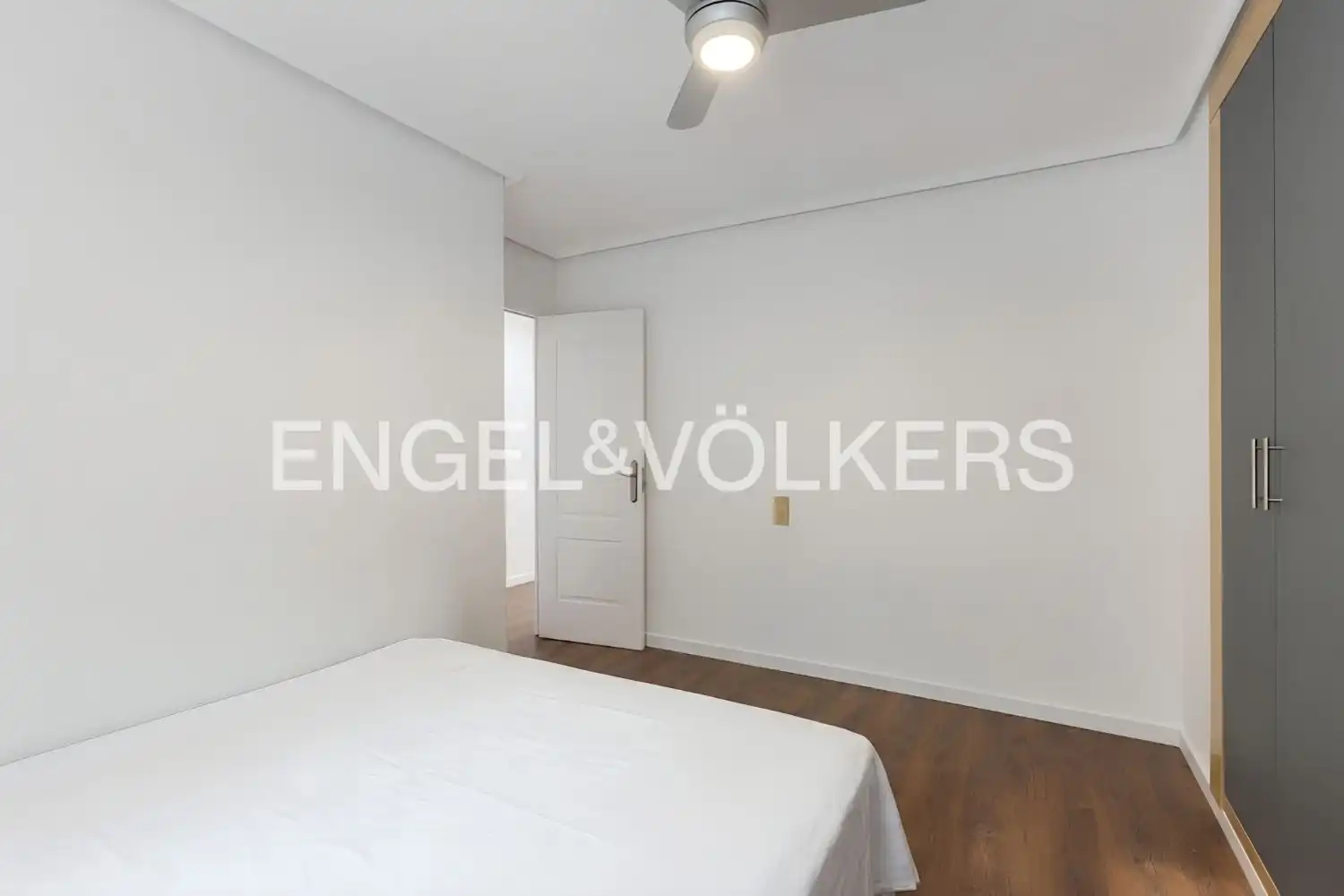 Schlafzimmer von Wohnung zur Miete in Valencia mit Klimaanlage, Heizung und Parkett