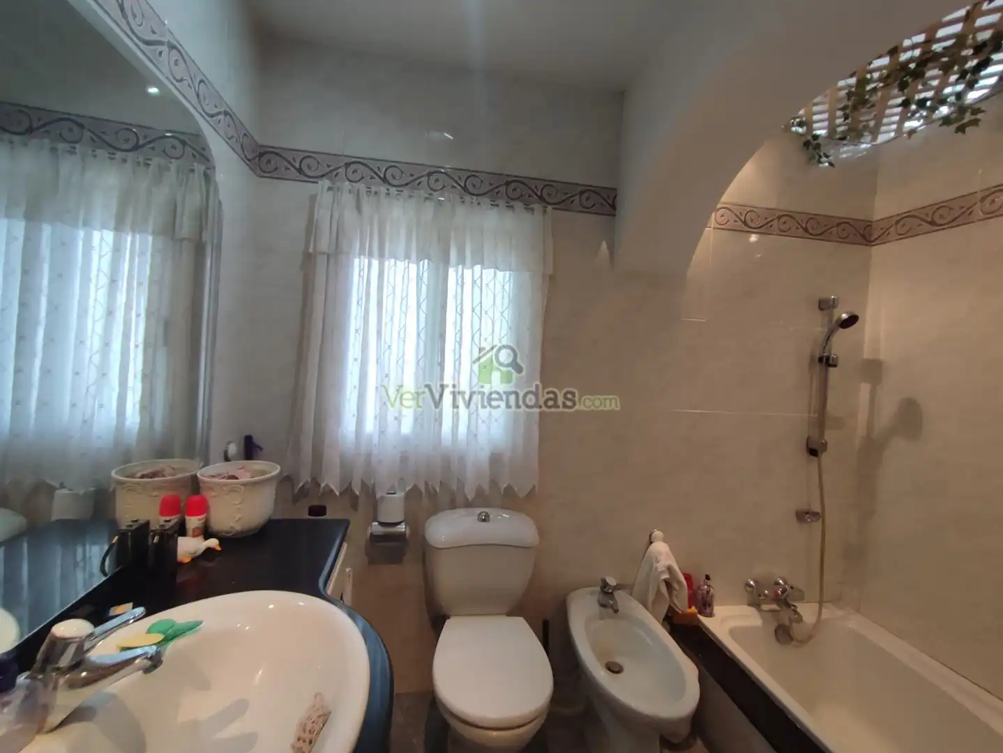 Baño de Casa o chalet en venta en Vallirana con Jardín privado, Terraza y Horno