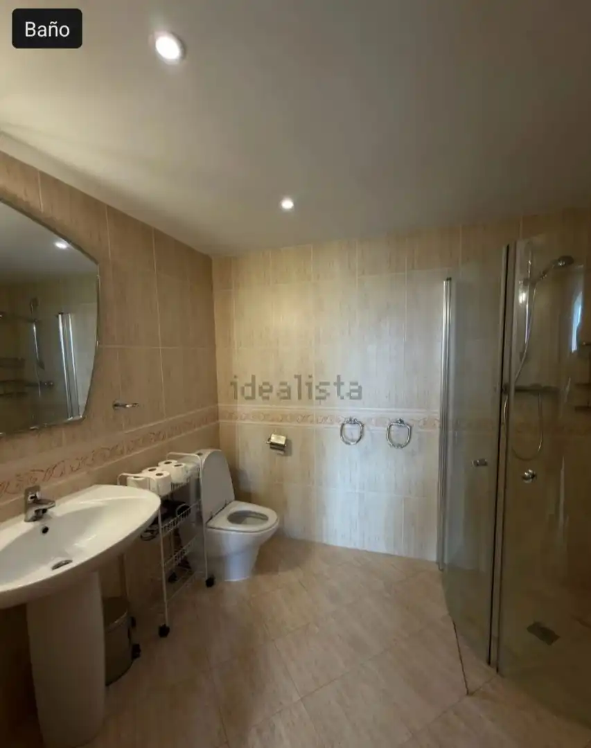 Baño de Apartamento de alquiler en L'Alfàs del Pi con Aire acondicionado, Calefacción y Terraza
