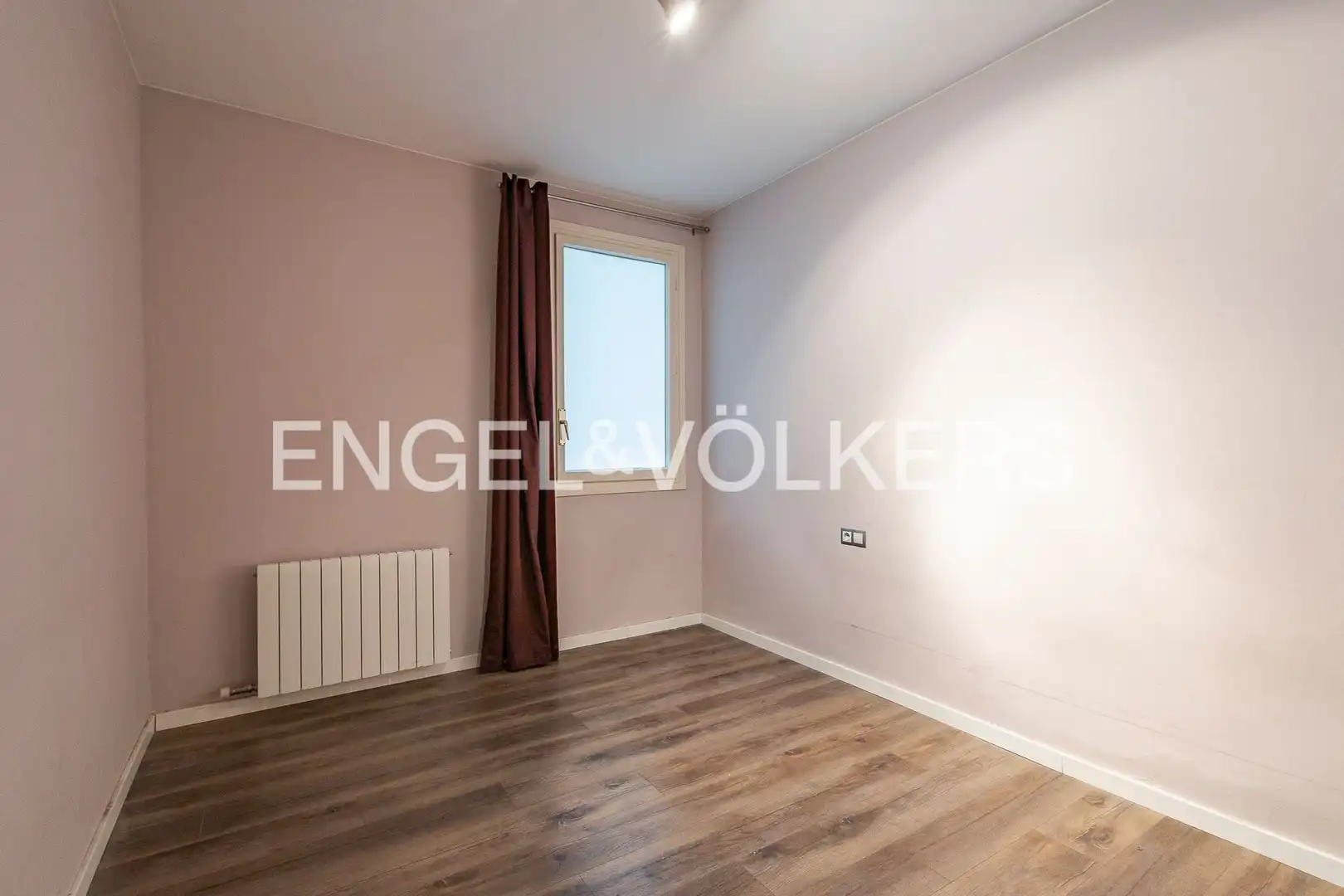 Schlafzimmer von Wohnung zum Verkauf in Barcelona mit Klimaanlage, Heizung und Parkett